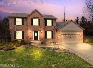 938 Meadowbrook Ct, Milford, MI