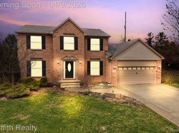 938 Meadowbrook Ct, Milford, MI 48381