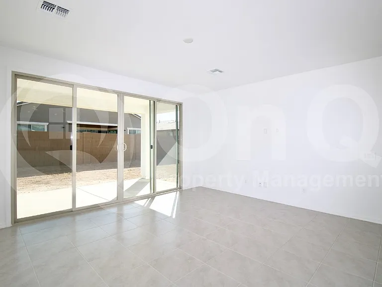 15711 W Monroe St — Photo 5