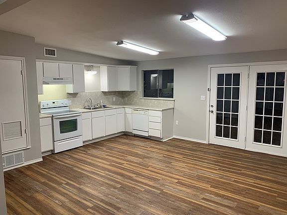 5th image of 3147 Oxford Ave