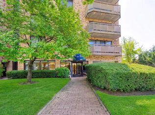141 Great Neck Rd APT 2H, Great Neck, NY 11021