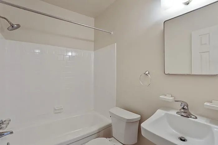 620 6th Ave #205 — Photo 11
