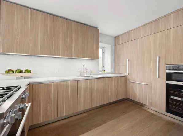 265 East Houston Street image 8 of 18