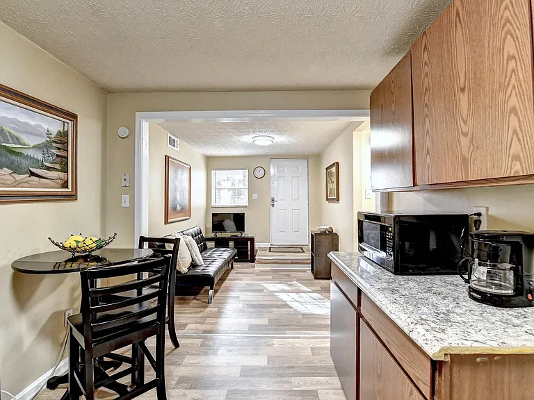 1170 Atlantic Dr NW — Photo 5