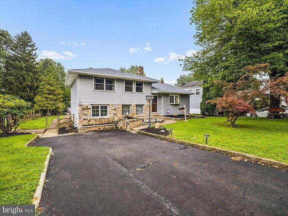 2nd image of 105 Overlook Ave