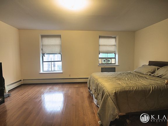 3rd image of 194 W 134th St