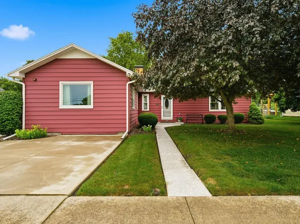 1036 E Howard St, Pontiac, IL 61764