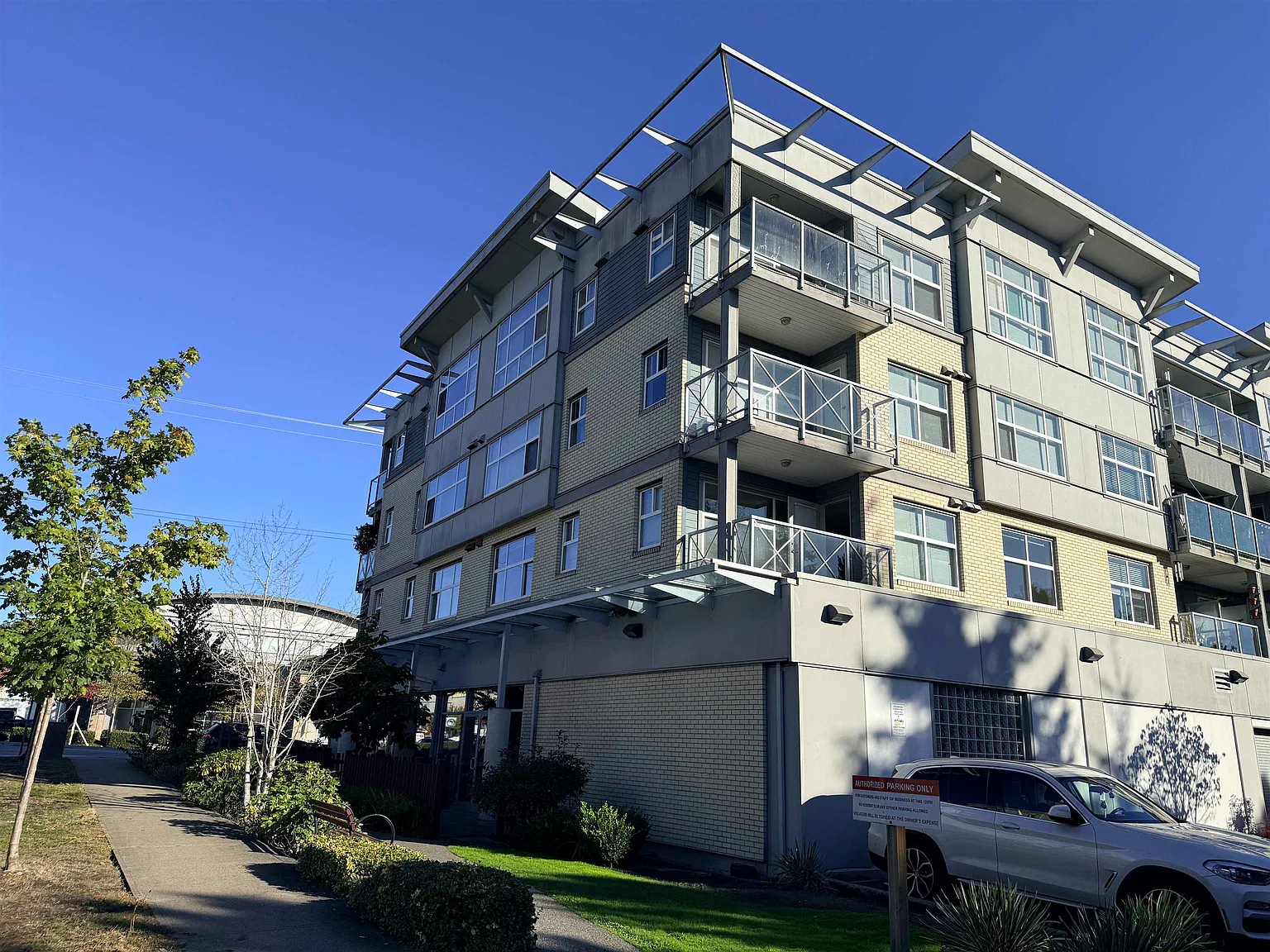 2 bed, 1000 sqft, $2,450 — Photo 2