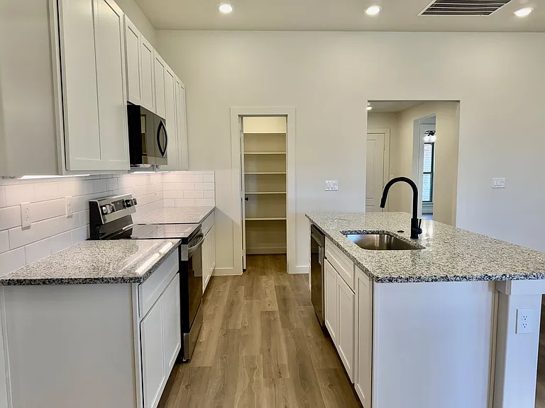 2408 Aberdeen Ave — Photo 8