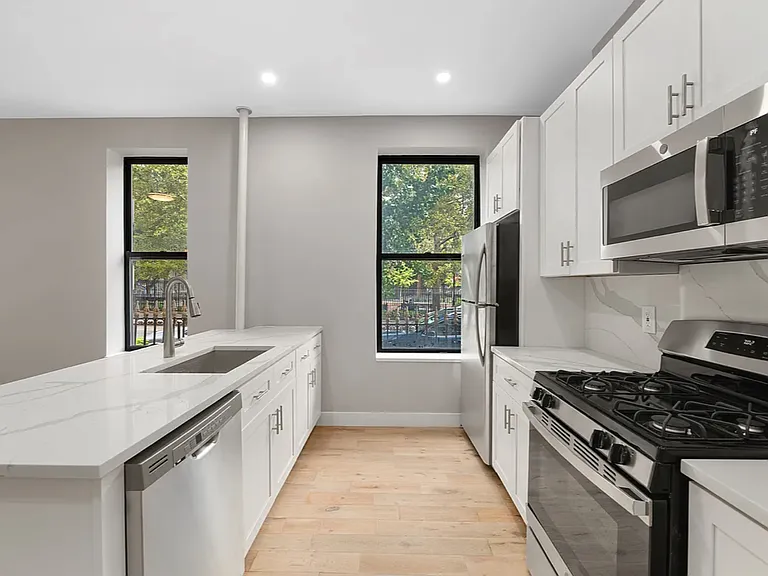 100 W 139th St #7 — Photo 5