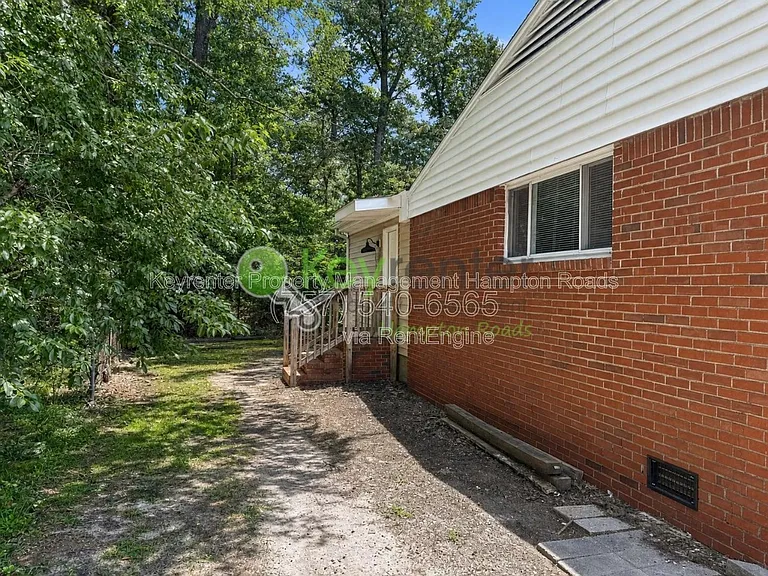 543 McLean St — Photo 11
