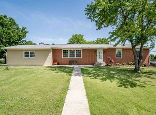 2 E Limerick Ln, Augusta, KS 67010