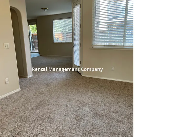 4020 N Fig Tree Ln — Photo 4