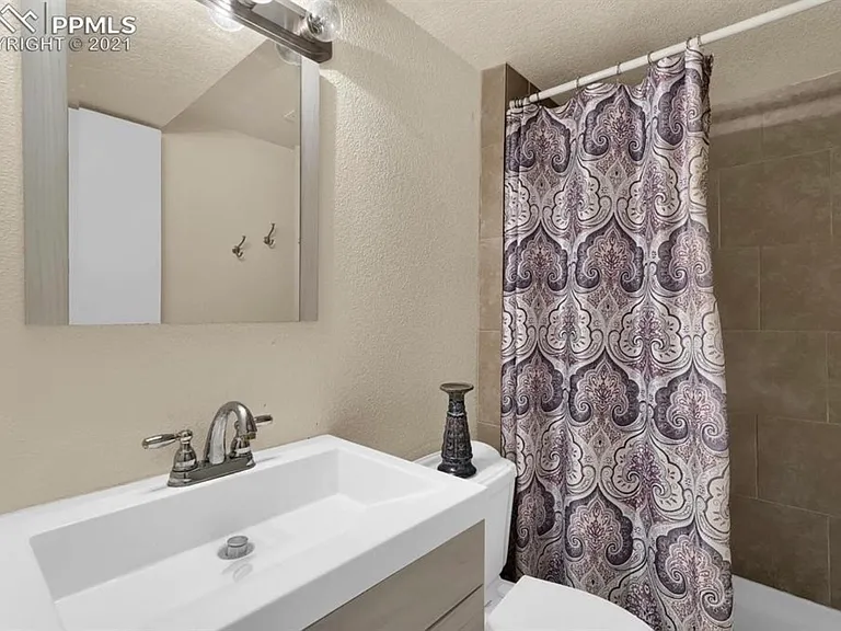 1220 Irving Ln — Photo 19