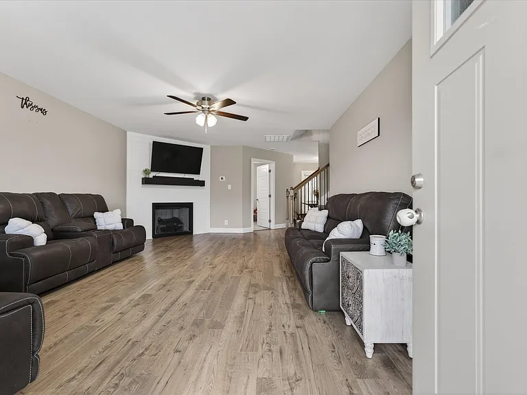 2361 Bridgeport Way — Photo 5