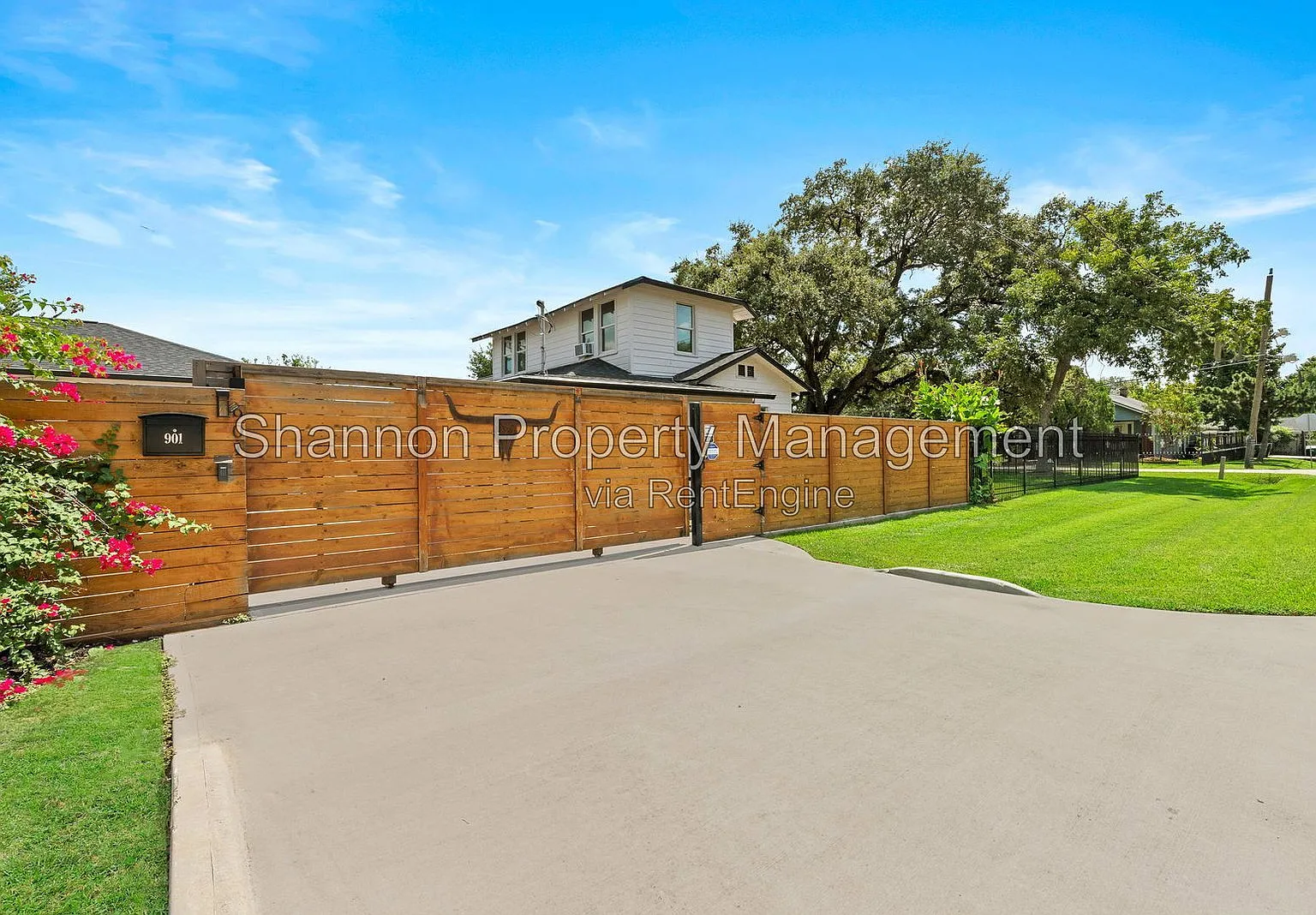 2 bed, 2.0 bath, 1600 sqft, $2,400 — Photo 3