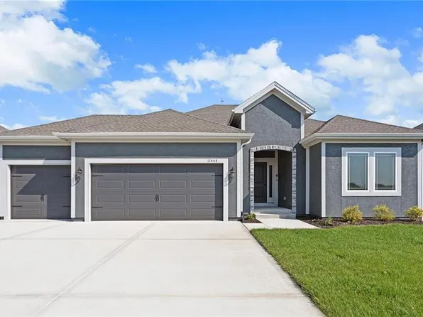 11445 N Auburndale Cir, Kansas City, MO 64157