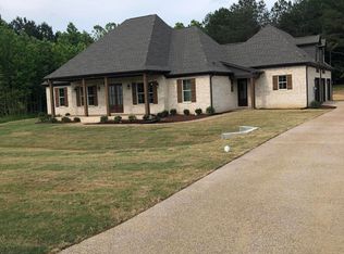 5400 E Point Dr, Olive Branch, MS 38654