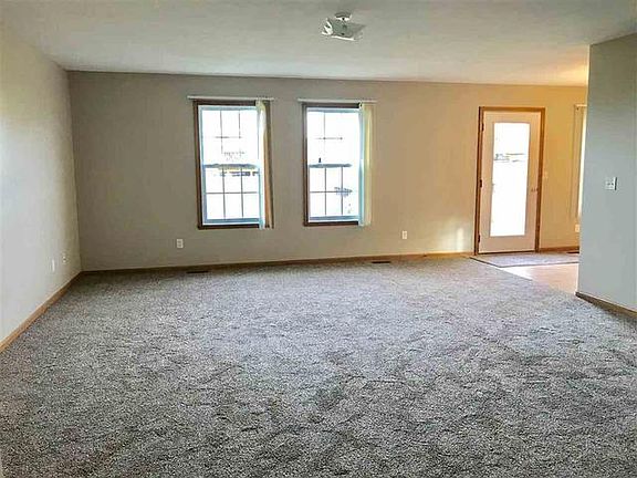 3rd image of 3022 Warwickshire Dr