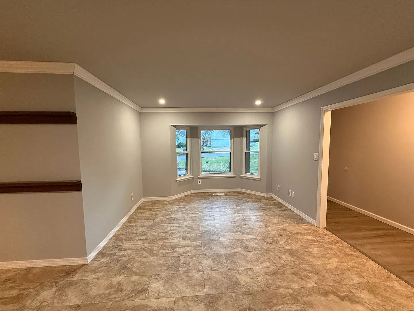 Beautiful 3 Bedroom 2 Bathroom Now Available! — Photo 3