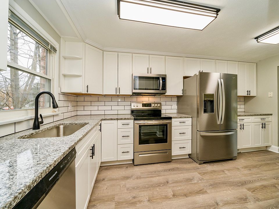 Brand New Kitchen with Granite Counters and New Stainless Steel Appliances