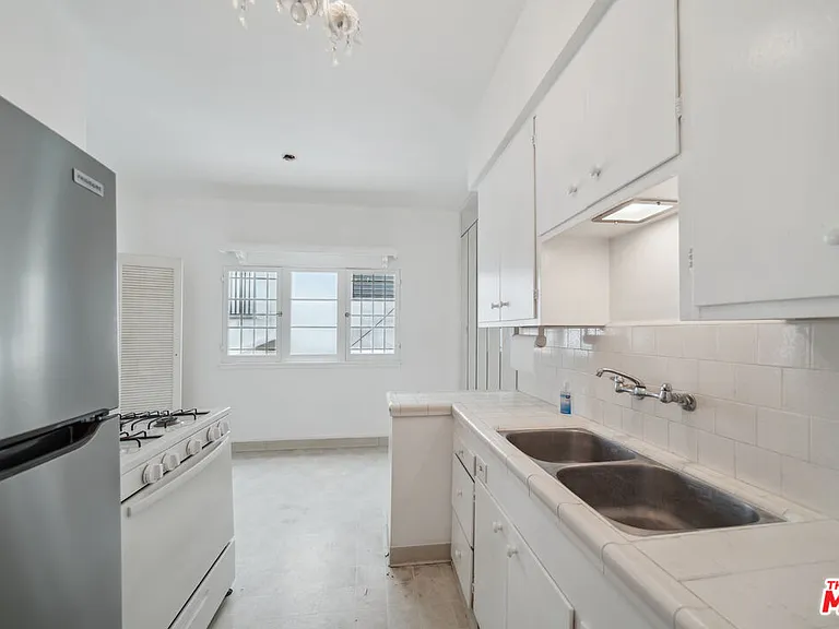 140 S Elm Dr #1 — Photo 5