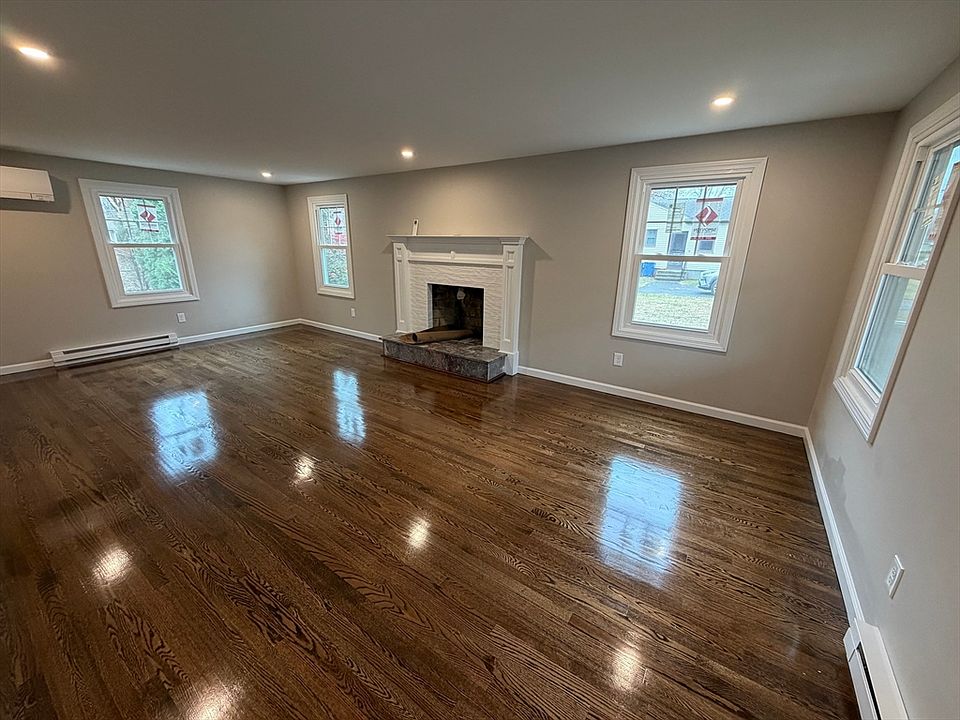 2nd image of 42 Gregory Ln