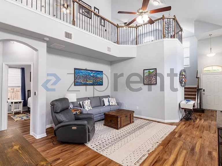 1404 Jenkins Bnd — Photo 6