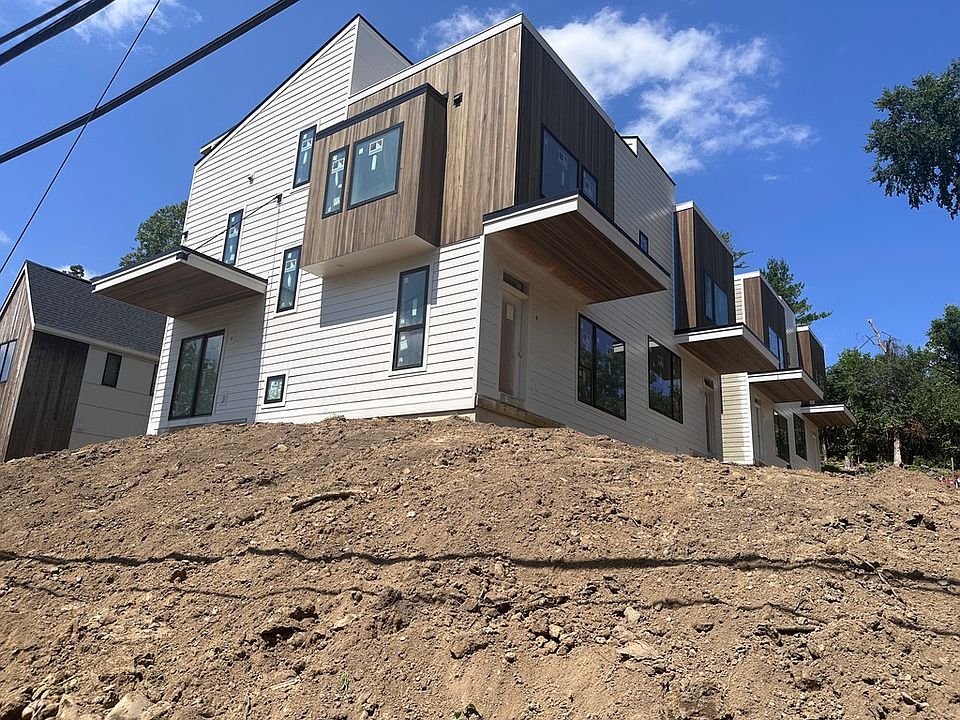 2nd image of 207 Sunset Rd