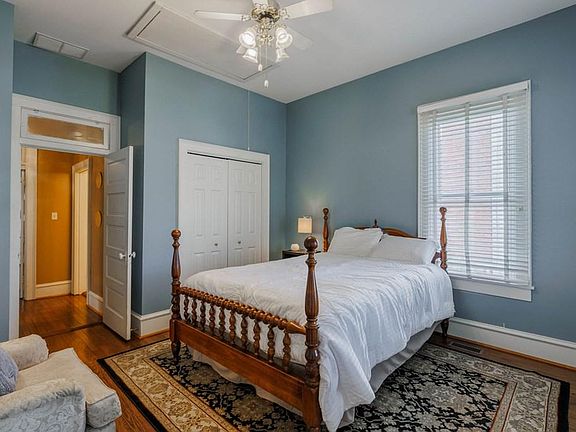 3rd image of 108 W 22nd St
