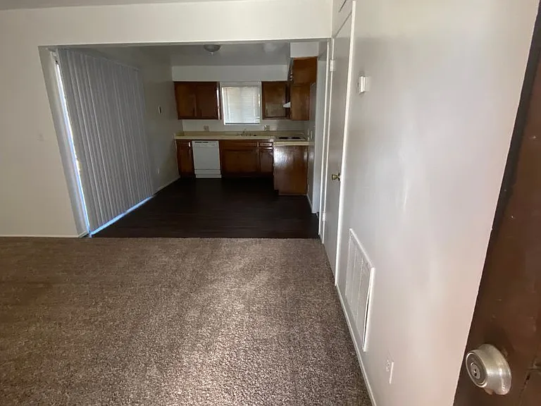 2540 Olive St — Photo 2
