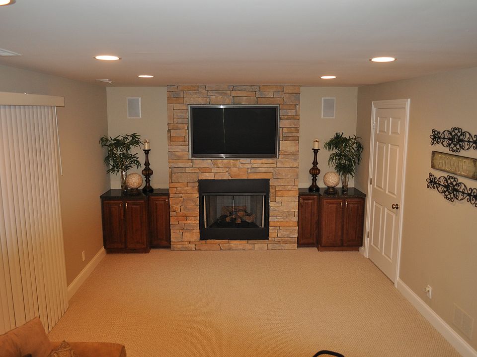 2nd image of 722 Orchard Ct