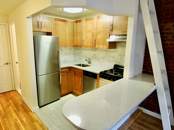 3rd image of 160 W 75th St APT 1B