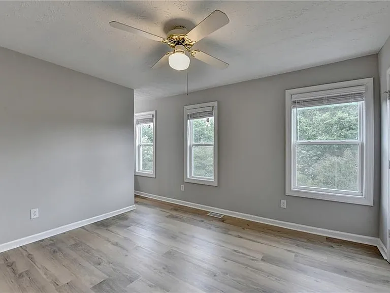 3876 Meadow Creek Dr — Photo 19