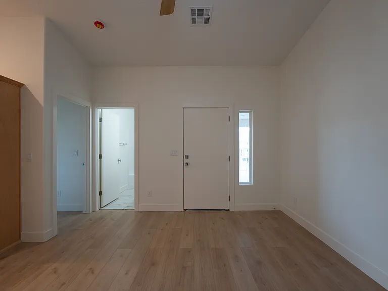 541 W Mesquite Blvd — Photo 19