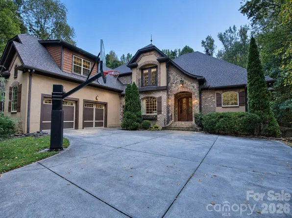6031 Greystone Dr, Matthews, NC 28104