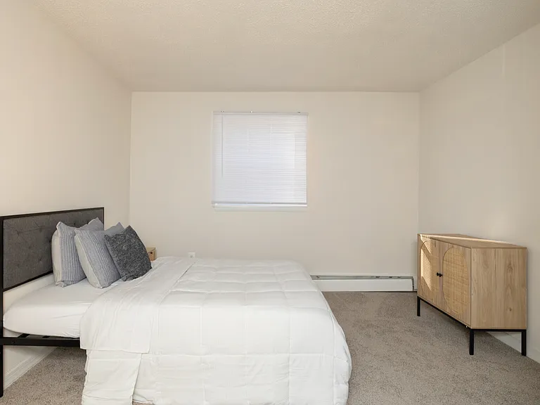 Colonial Point Apartments — Photo 29