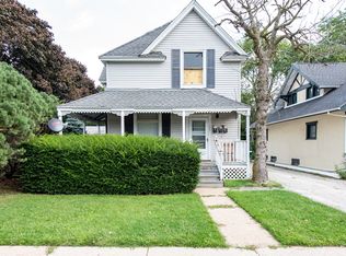 327 N West St, Waukegan, IL 60085
