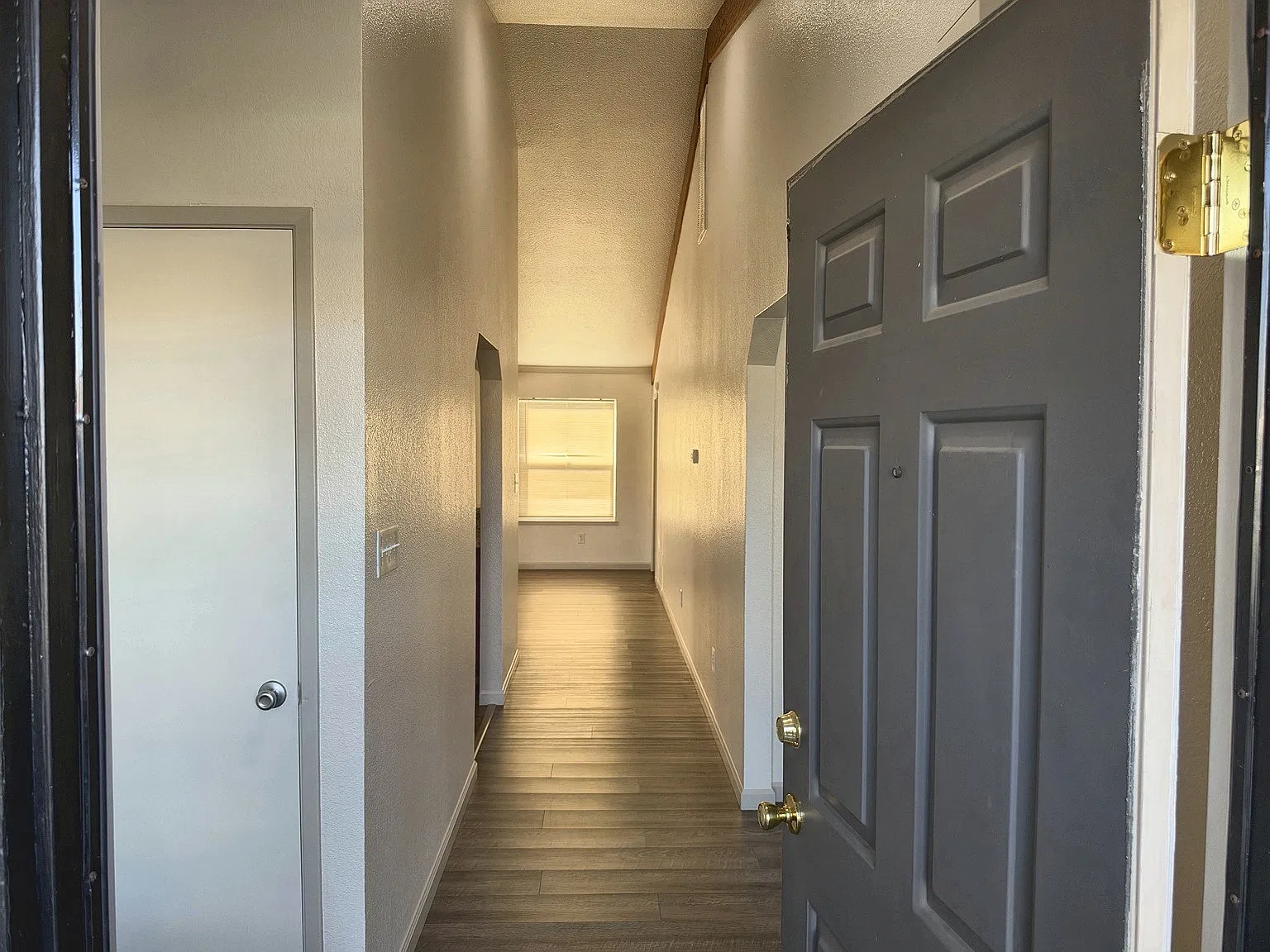 3 bed, 1286 sqft, $2,450 — Photo 2