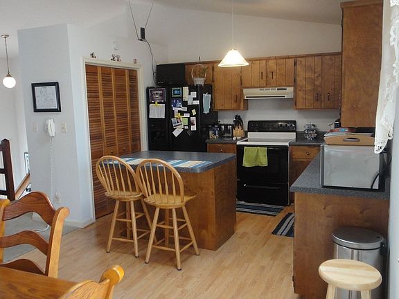 4th image of 153 Fox Crest Dr