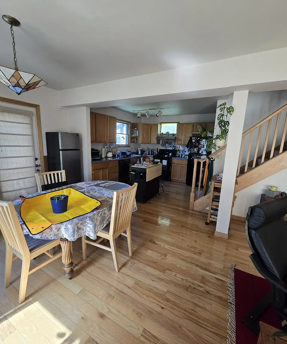 4 bed, 1728 sqft, $3,950 — Photo 3
