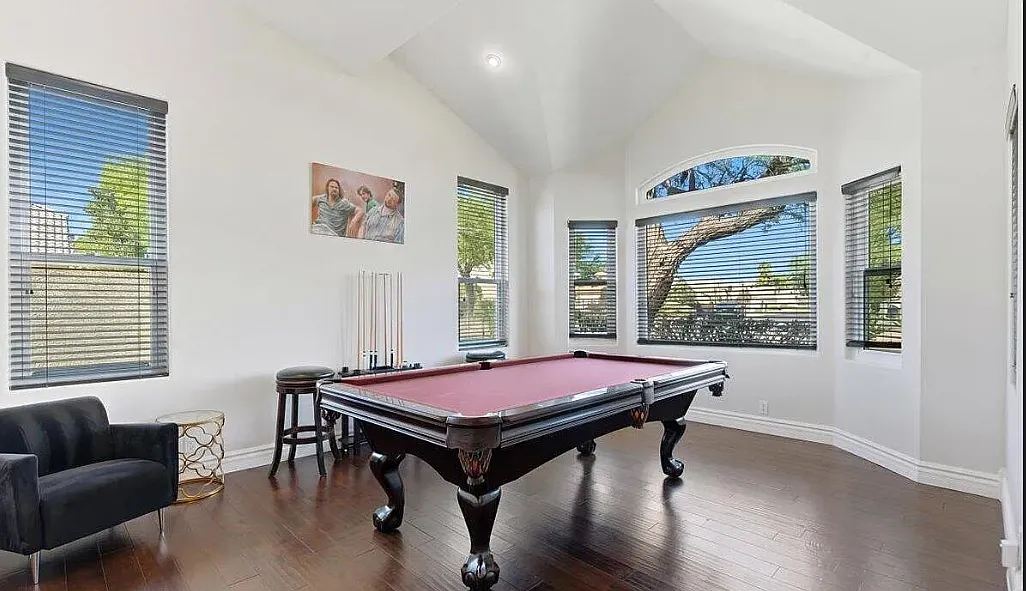 4 bed, 2472 sqft, $6,000 — Photo 4