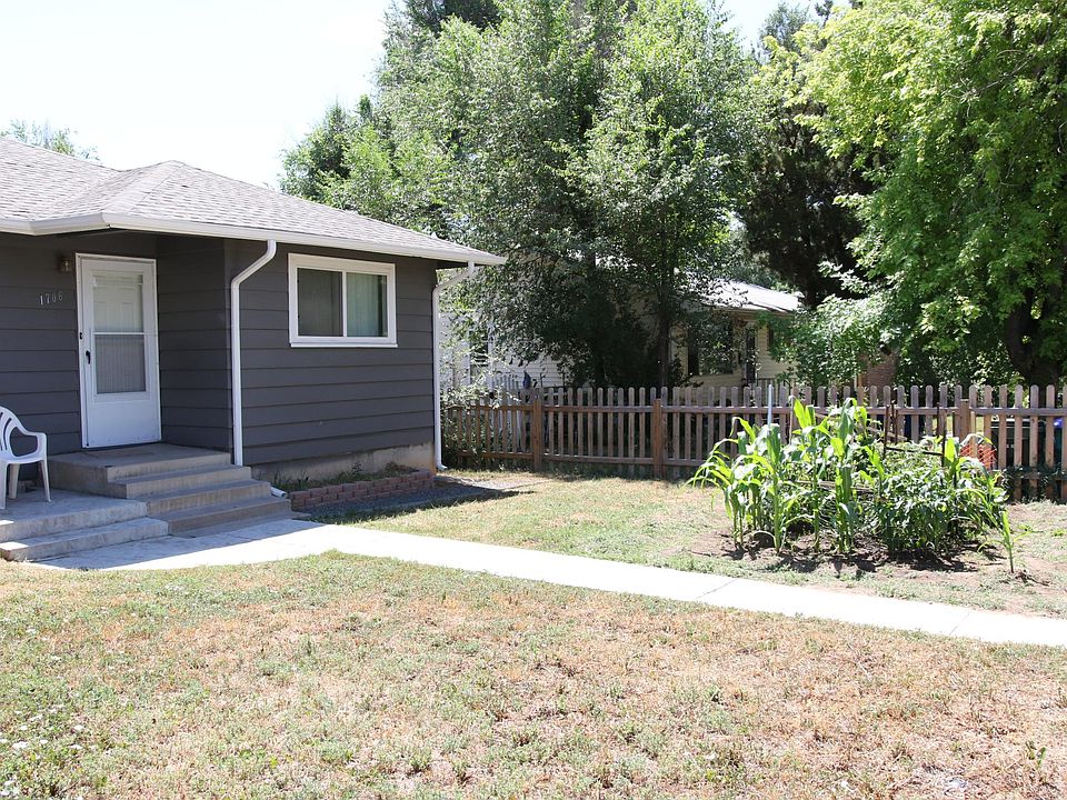 Fully-fenced front yard