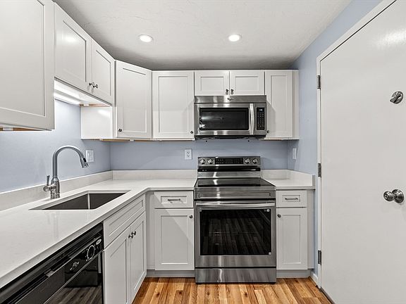 2nd image of 189 Littleton Rd Unit 7