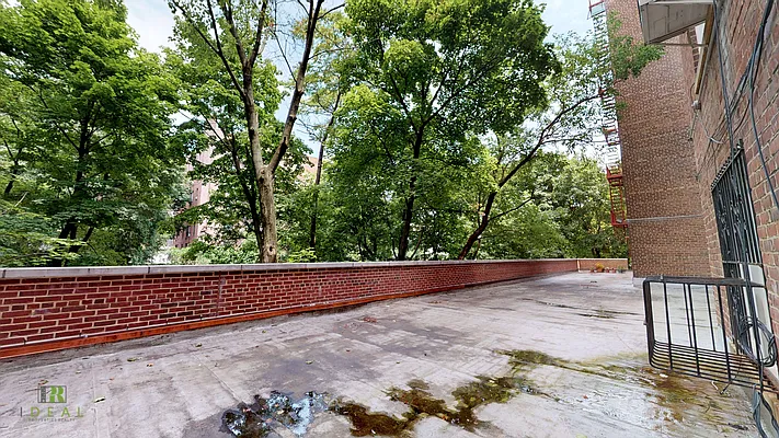 Sold by Ideal Properties Realty, LLC | media 26