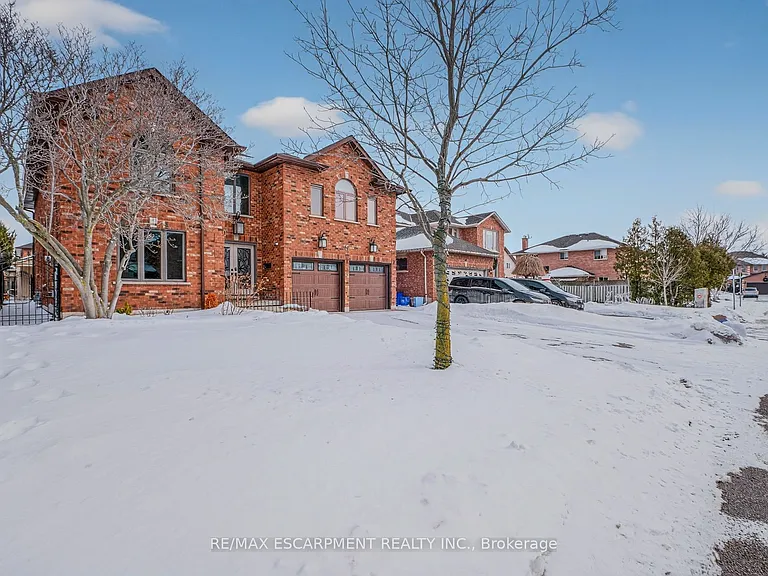 41 Candor Cres — Photo 2