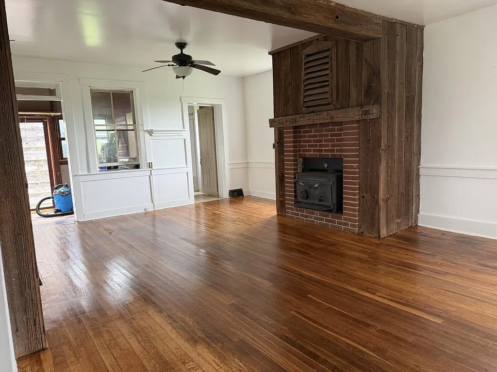 392 Studebaker Ln — Photo 4
