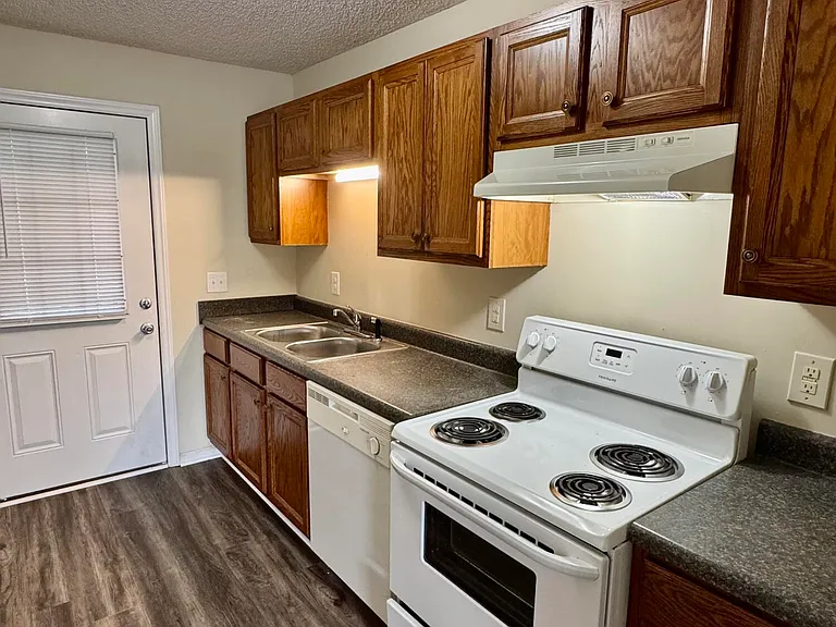 710 Patton Cir #6 — Photo 11