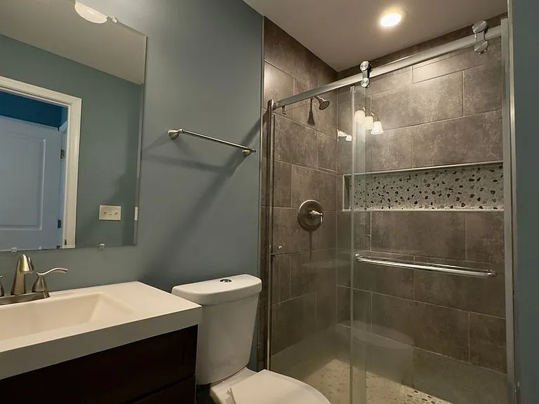 615 W 33rd St — Photo 15