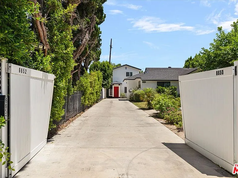 6652 Orion Ave — Photo 1